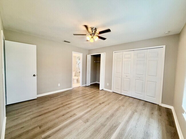 Building Photo - 2 Bedrooms 2 Bath Duplex in Cape Coral