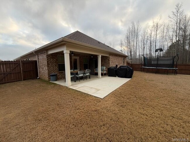 Building Photo - 220 Laila Wy