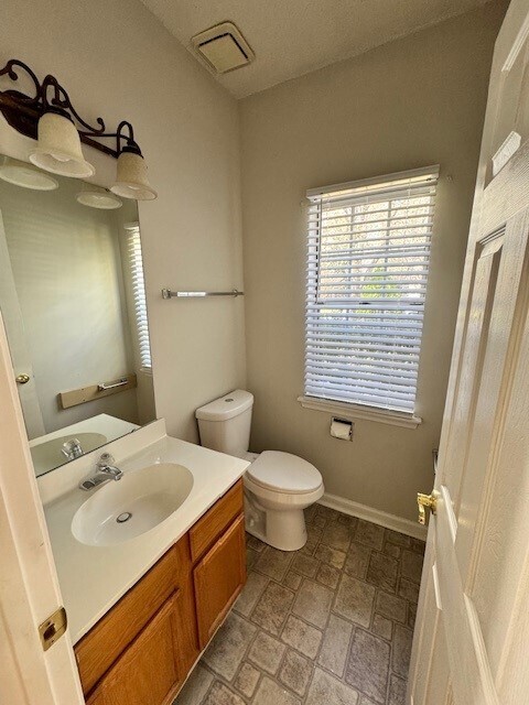 Building Photo - Charming 4-Bedroom Home