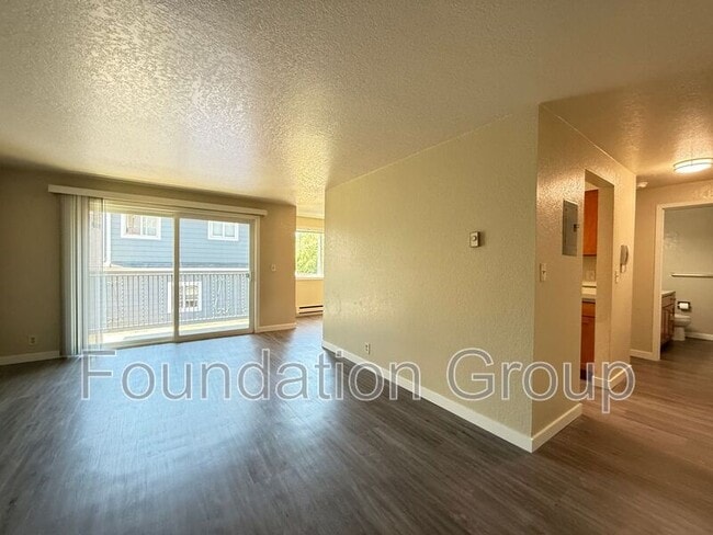 Building Photo - 938 N 100th St