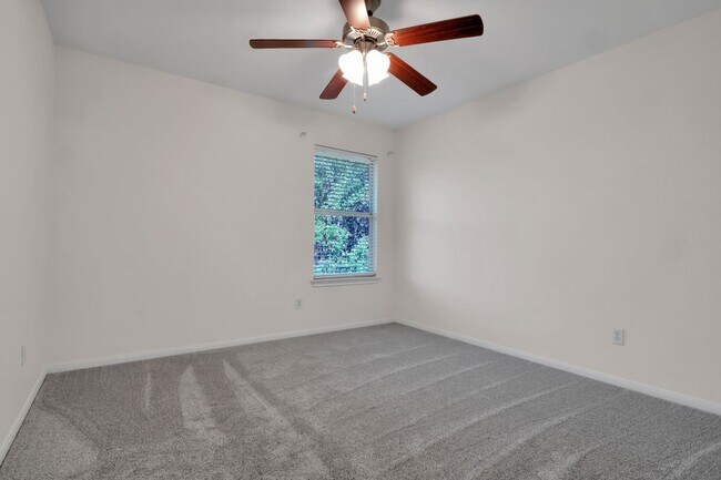 Building Photo - 6004 Mesa Verde Cir
