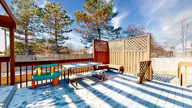 Building Photo - Stunning 4-Bedroom, 3.5-Bath Home with Over 3,800 Sq. Ft. of Ideal Living Space in East Bloomington