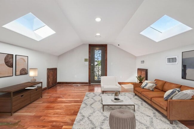 Building Photo - Incredible Unique Downtown Estate