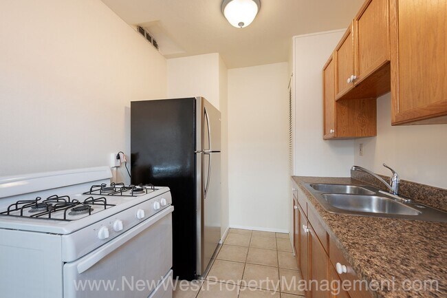 Building Photo - 553 22nd St