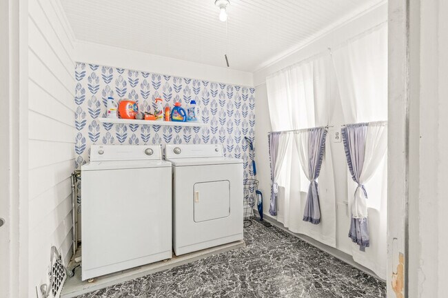 Building Photo - 2637 17th St