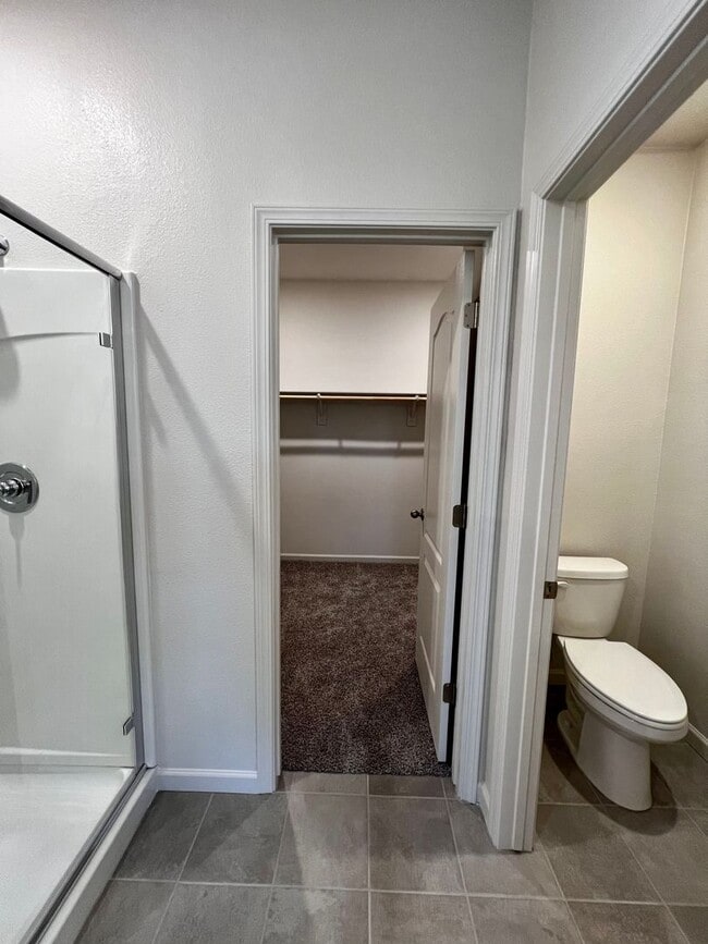 Building Photo - 2035 Greenbriar Dr