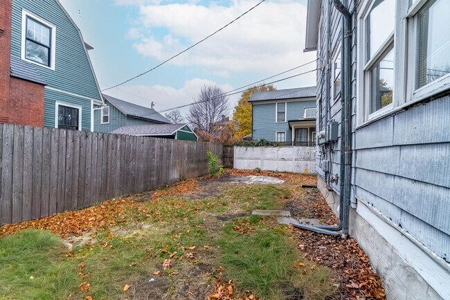 Building Photo - 901 W Wayne St