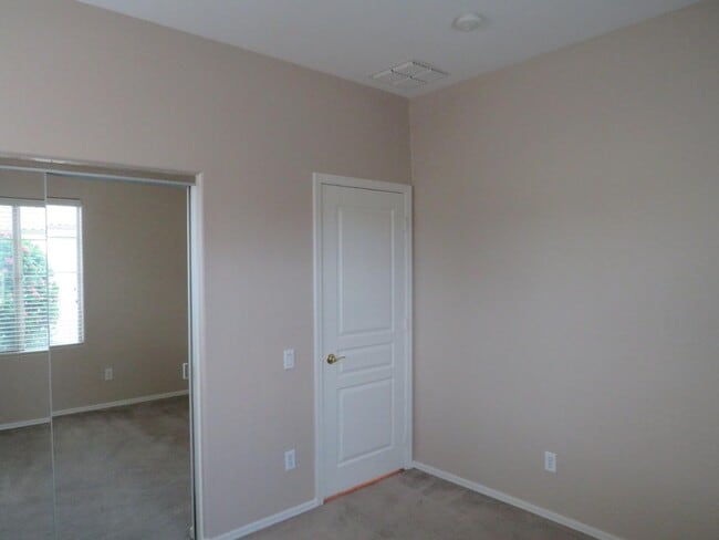 Building Photo - 336 N 77th Pl