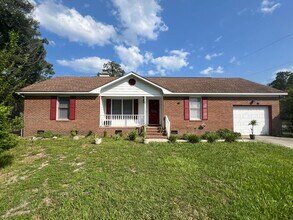 Building Photo - Centrally Located 3 Bedroom House