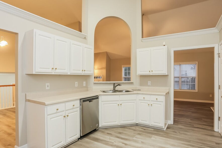Building Photo - 5980 Tate Dr