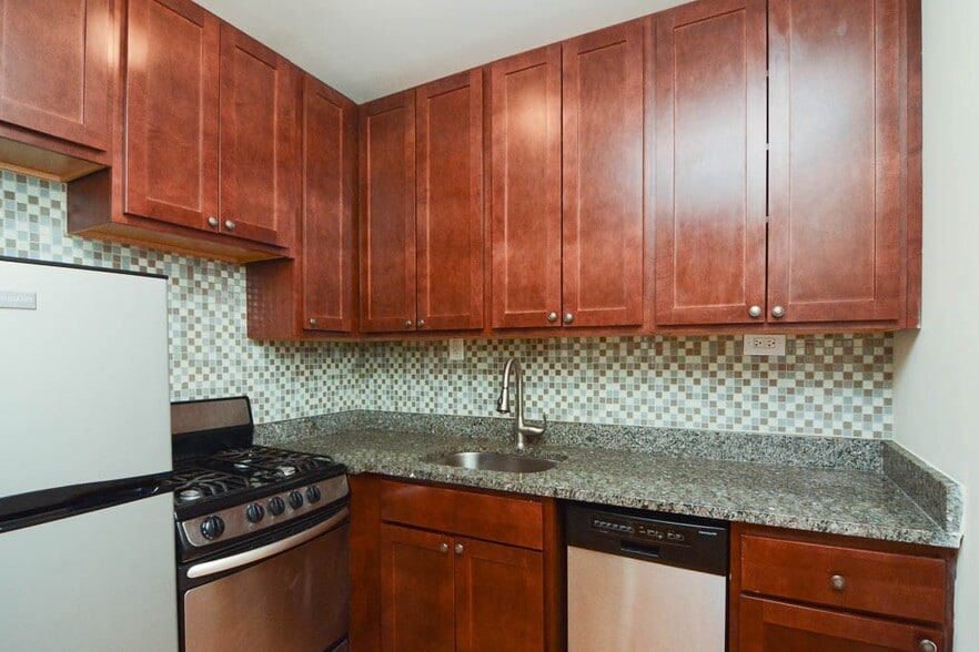 Building Photo - 4551 N Damen