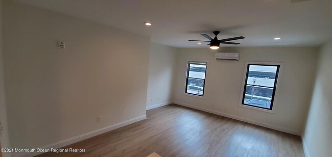 Building Photo - 37 E Front St