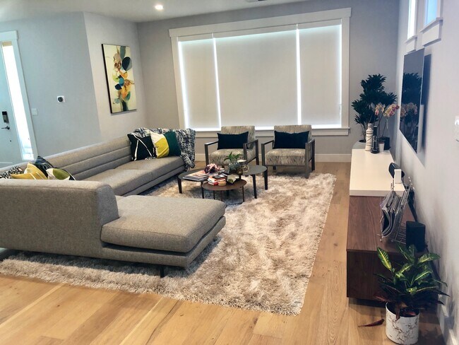 Building Photo - 1805 Gum St