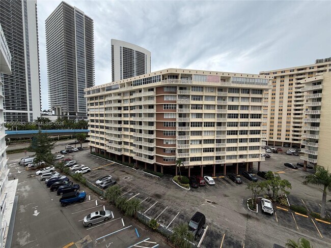 Building Photo - 1801 S Ocean Dr