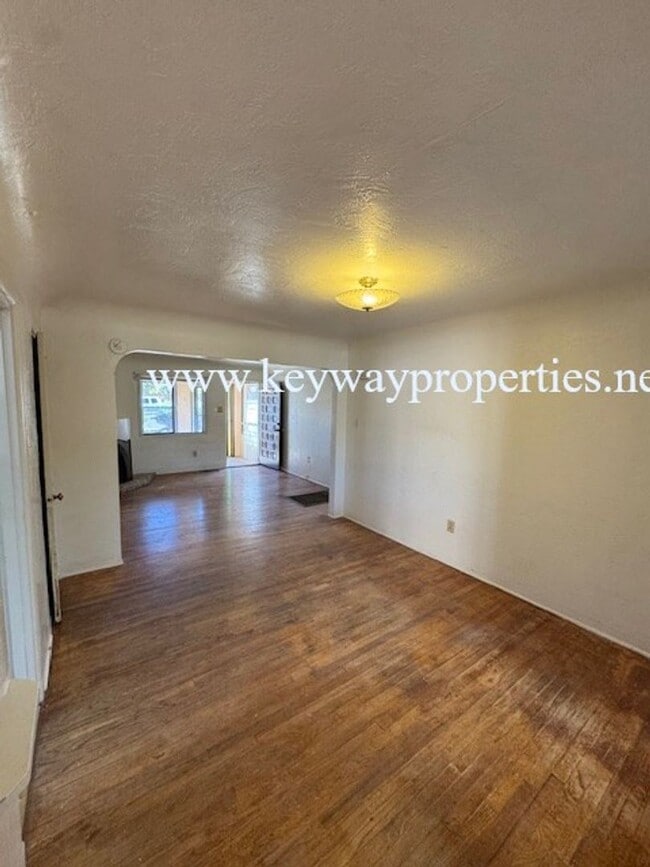 Building Photo - Classic 2 bed 1 bath home in NE ABQ