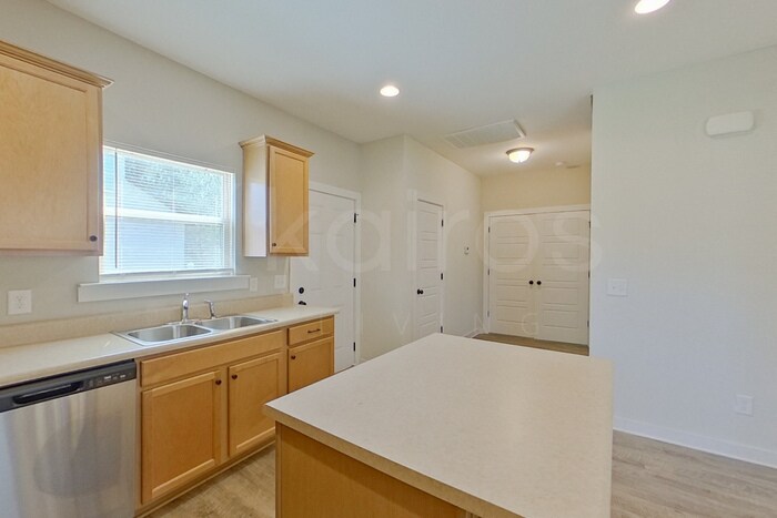 Building Photo - 105 Robin St