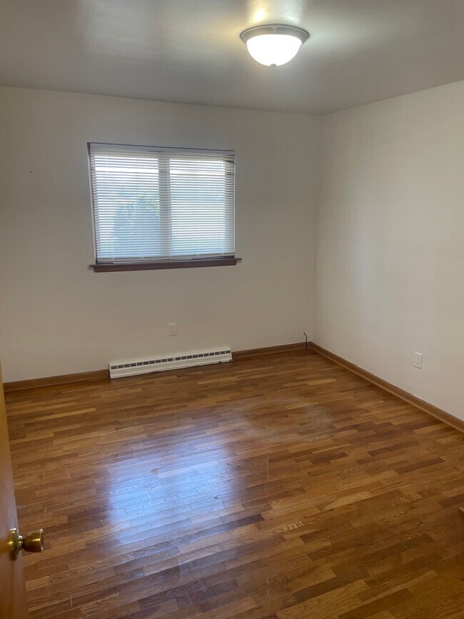 Building Photo - 4685 Mackinaw Rd