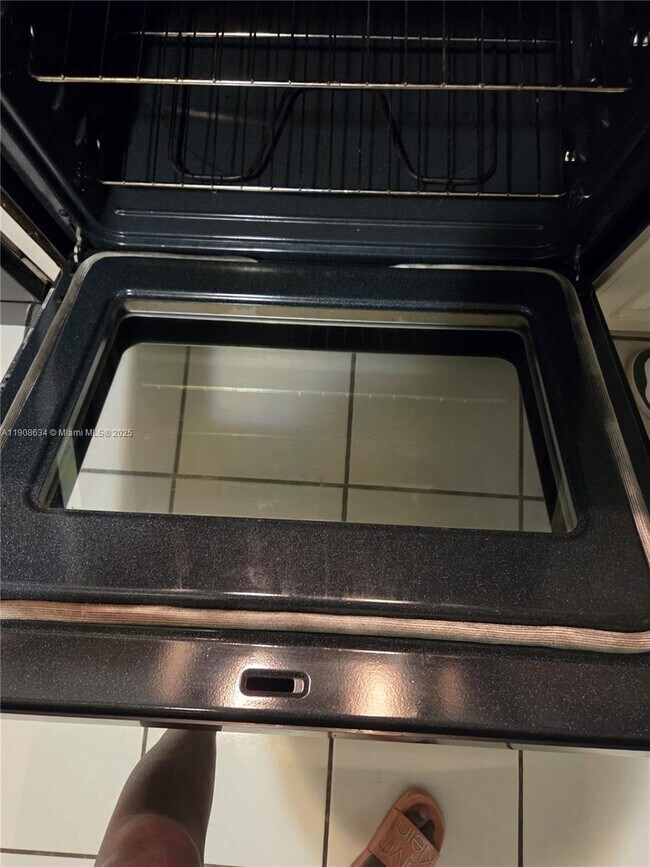 Building Photo - 5100 SW 41st St