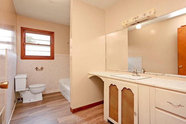 Building Photo - 554 Cox Ln
