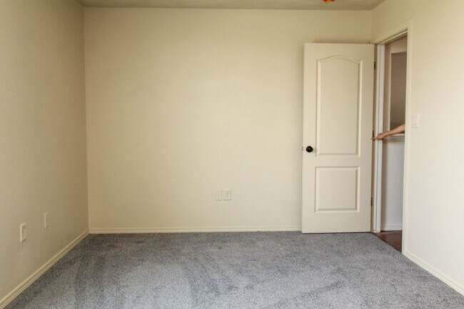 Building Photo - 2210 Hannah Leigh St