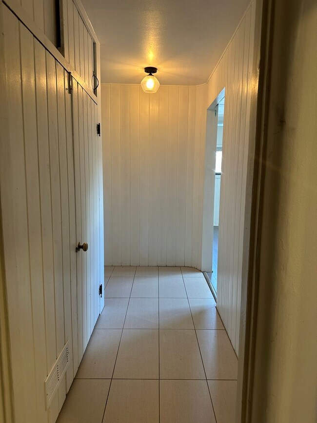 Building Photo - 1361 Santa Rosa Dr