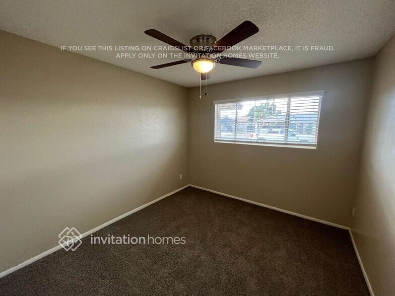 Building Photo - 5638 W Comet Ave