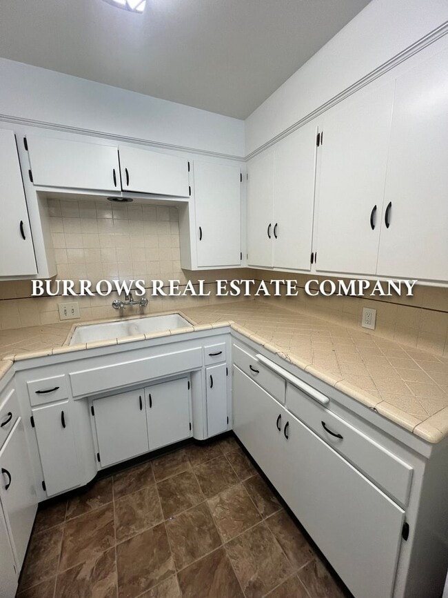 Building Photo - Single story 2 bedroom, 1 bathroom apartment in Ventura