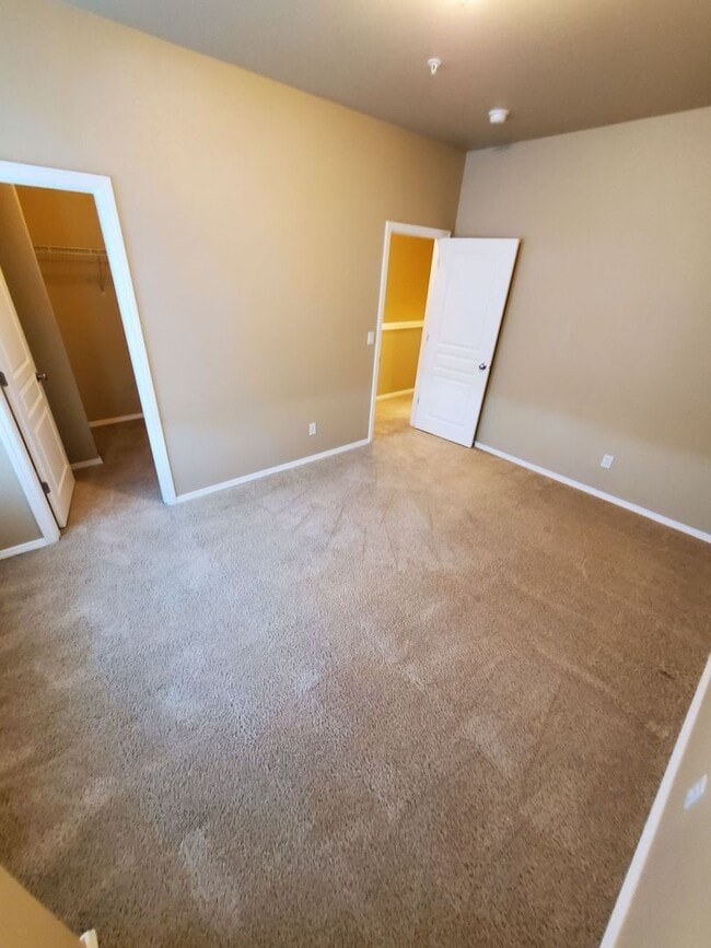 Building Photo - 5991 Blue River Dr SE