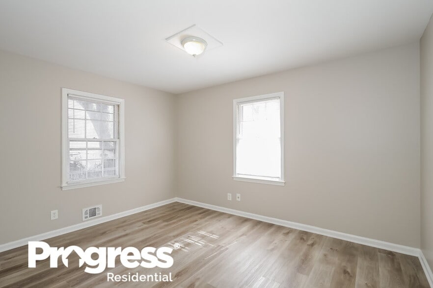 Building Photo - 3276 Elm St