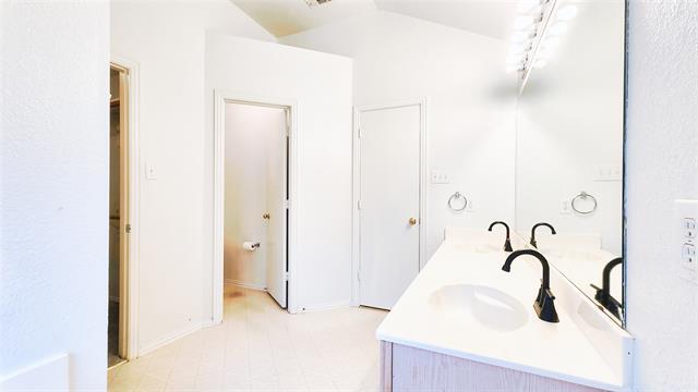 Building Photo - 1047 Port Boliver Dr