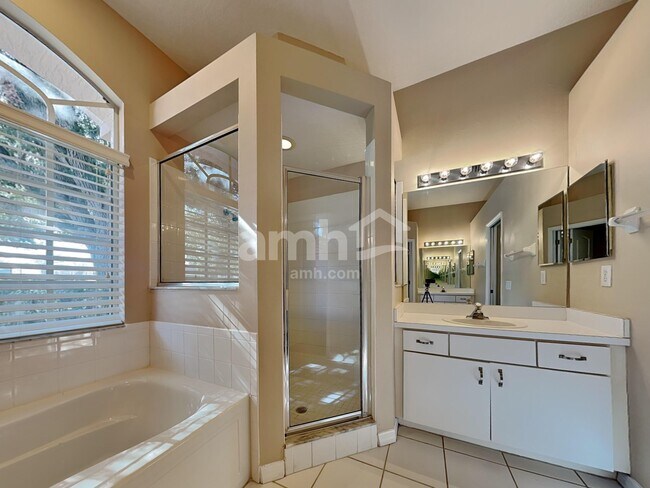 Building Photo - 4004 Water Park Ct