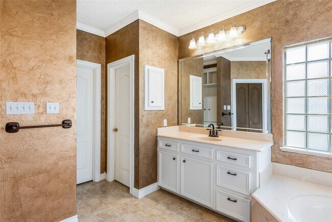 Building Photo - 60 Fairfield Dr