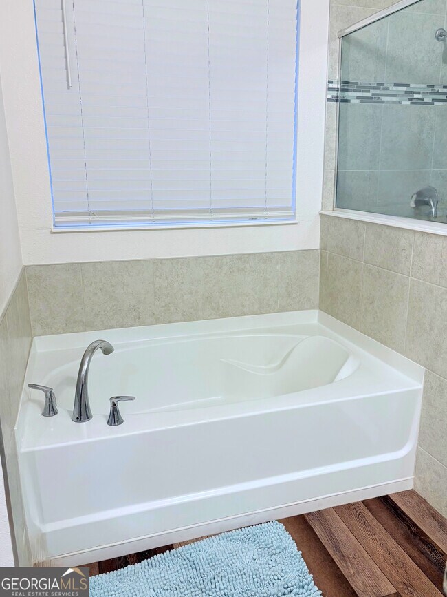 Building Photo - 208 Boatsman Way