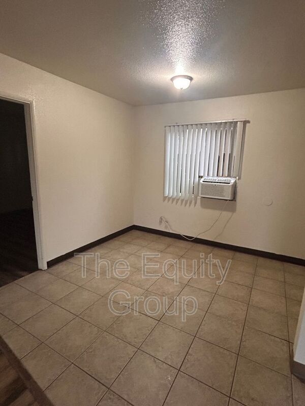 Building Photo - 331 E Elm St