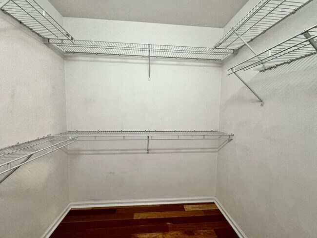 Building Photo - Beautiful 3 Bedroom Duplex by the Beach! A...
