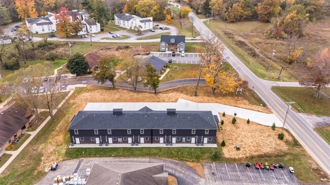 Building Photo - 913 W 9th St