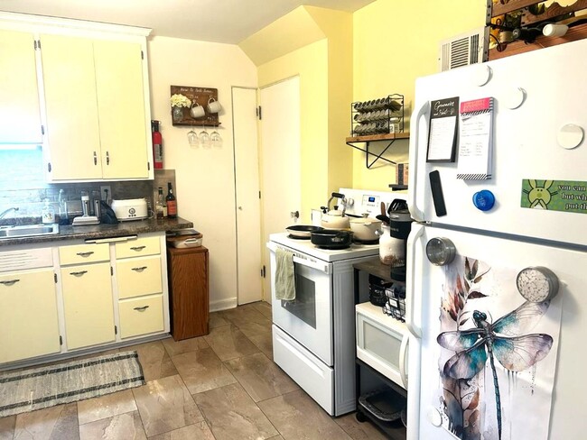 Building Photo - 532 Gilbert Ave