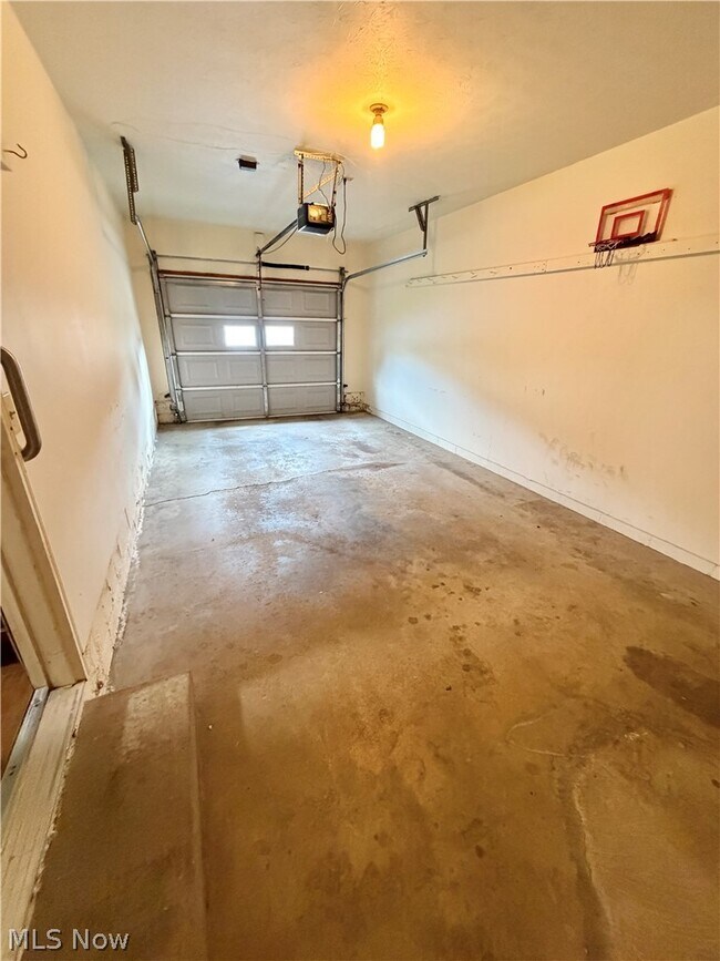 Building Photo - 1160 S Lincoln Ave