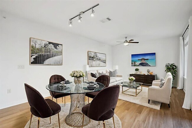 Building Photo - 1900 Barton Springs Rd