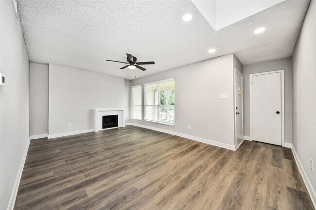 Building Photo - 781 Country Pl Dr