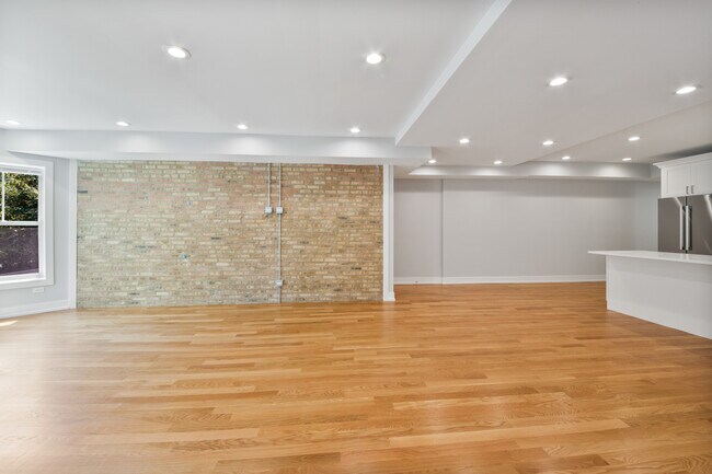 Building Photo - 4626 N Ashland Ave