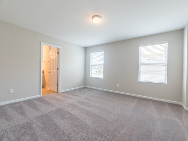 Building Photo - 3 Bedroom Townhome in NW School District -...