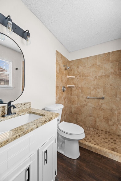 Building Photo - 4014 Richwood Cir