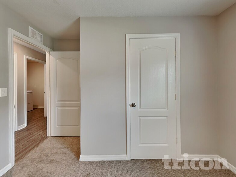 Building Photo - 304 Kensington View Dr