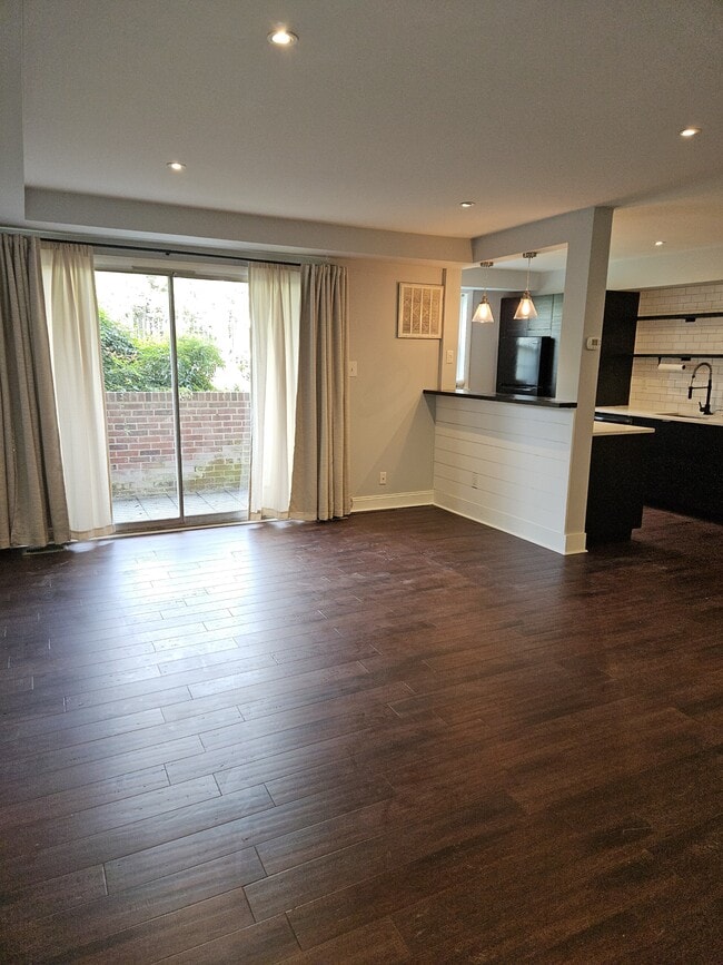 Building Photo - 317 Homeland Southway