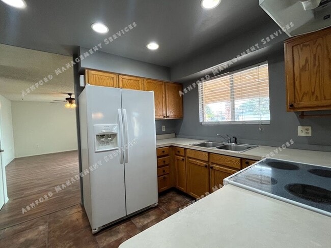 Building Photo - SPACIUS 3 BEDROOM 2 BATHROOM HOME IN GLENDALE FOR RENT