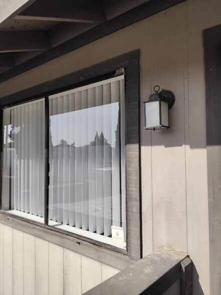 Building Photo - 1151 S Chestnut Ave
