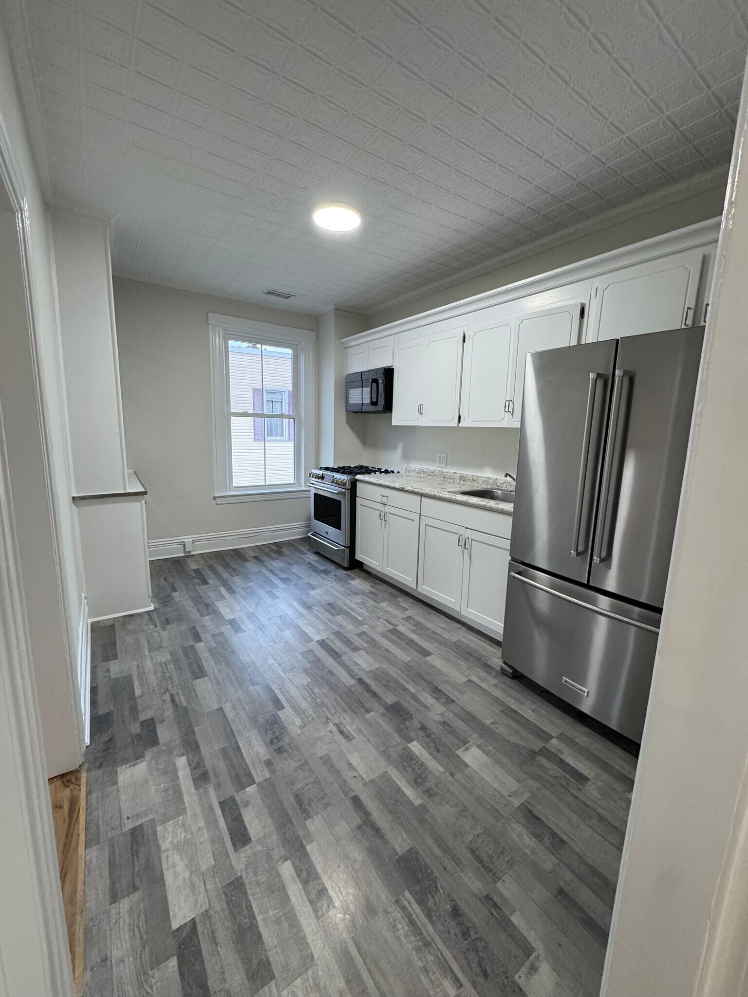 Building Photo - 87 6th St