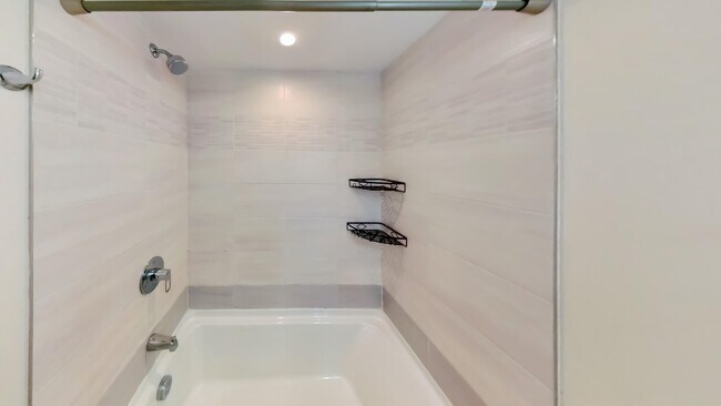 Building Photo - 39 Juniper St