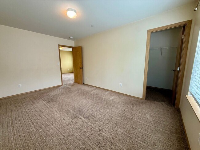Building Photo - 3 Bed DuPont Home for Rent